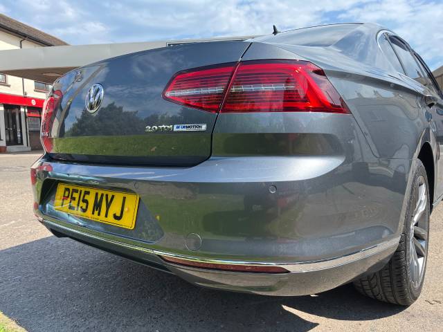 2015 Volkswagen Passat 2.0 TDI GT 4dr DSG