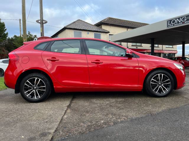 2019 Volvo V40 2.0 T2 [122] Momentum Nav Plus 5dr